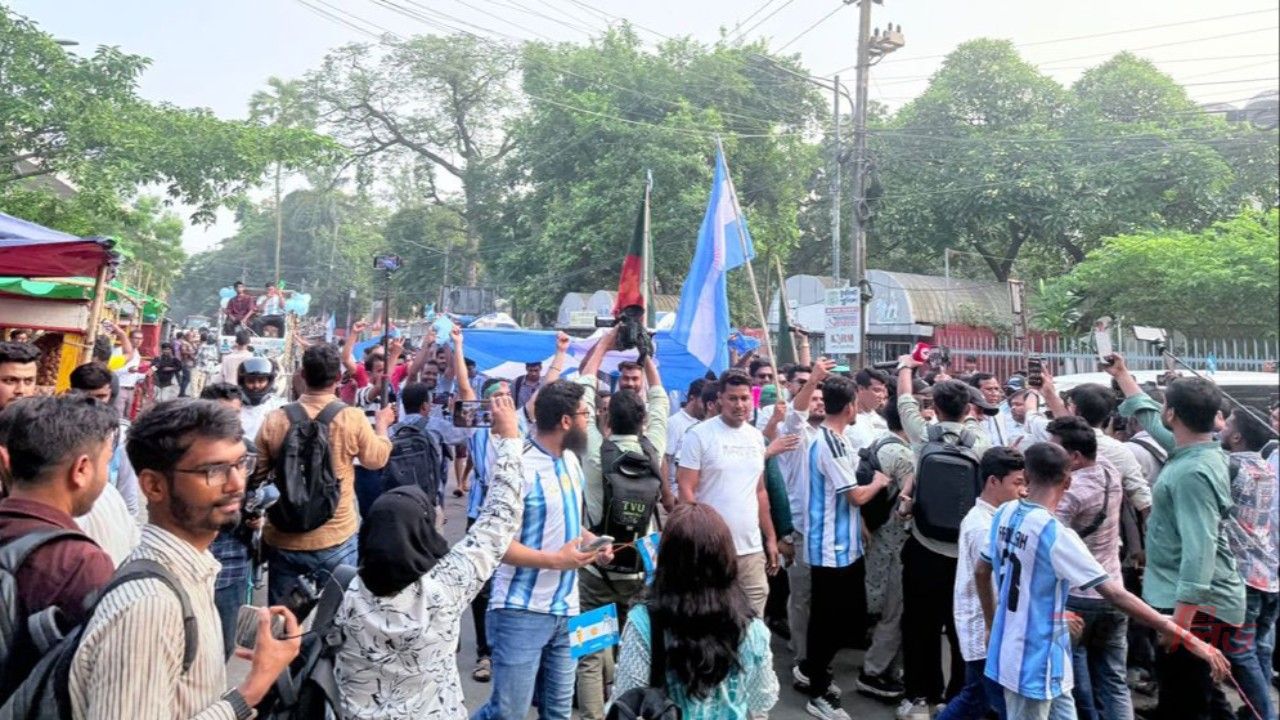 রাজধানীতে আর্জেন্টিনা ভক্তদের আকাশি-সাদা উৎসব
