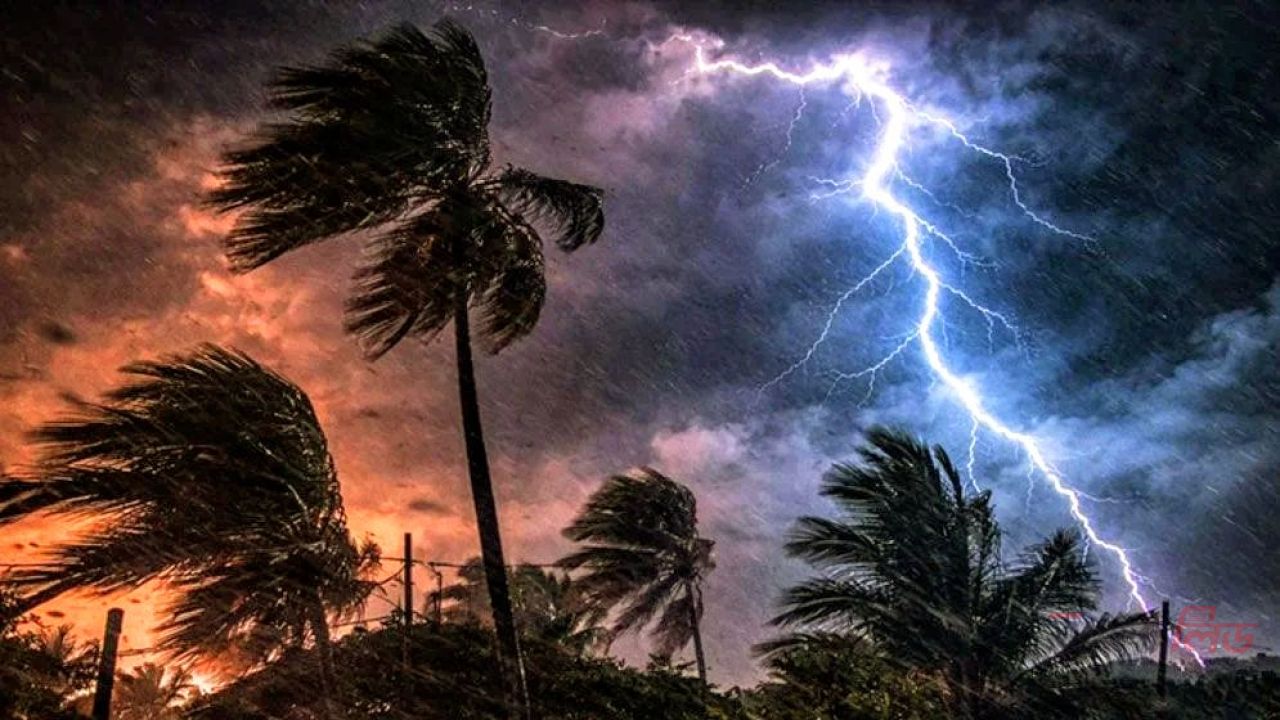 বিদ্যুৎমন্ত্রীর বাড়ির সামনে বজ্রপাত