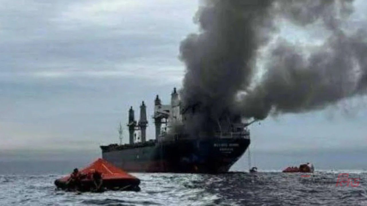 হরমুজ প্রণালিতে দুটি তেলবাহী জাহাজে হামলা