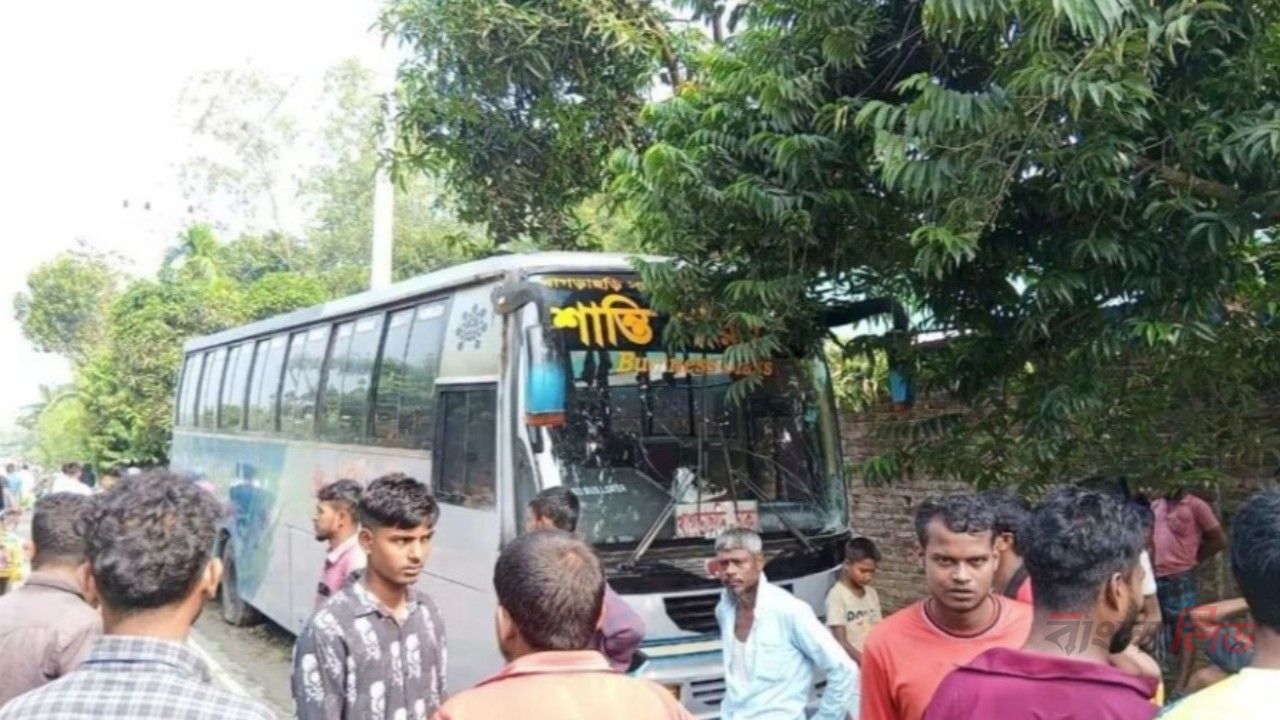 বকশীগঞ্জে যাত্রীবাহী বাসের চাপায় শাশুড়ি ও পুত্রবধূ নিহত