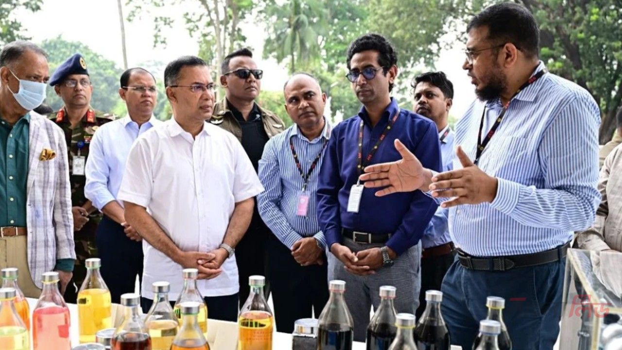 মানববর্জ্য থেকে জ্বালানি তেল উৎপাদনের উদ্ভাবনী প্রদর্শনী দেখলেন প্রধানমন্ত্রী
