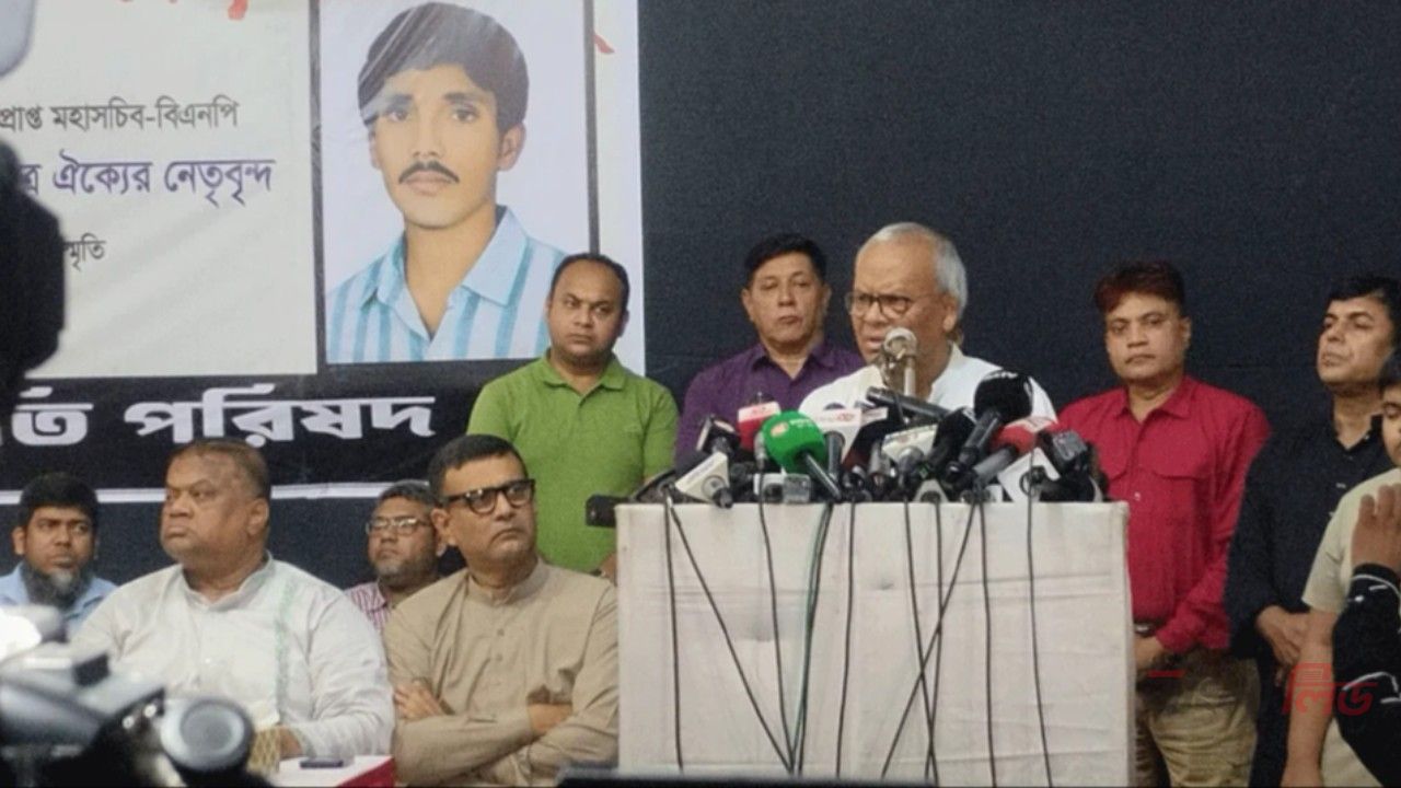 জুলাই বিপ্লবের ক্ষেত্র প্রস্তুত করেছিলেন খালেদা-তারেক: রুহুল কবির রিজভী