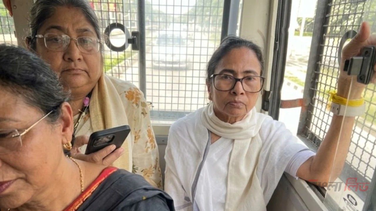 আপনি এত ভয় পাচ্ছেন কেন? মমতাকে আটকের পর মোদিকে তোপ তৃণমূলের