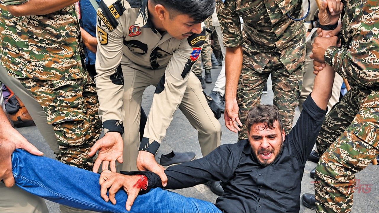 দিল্লিতে বি'ক্ষোভের খবর করতে গিয়ে ১২ সাংবাদিক আ'টক