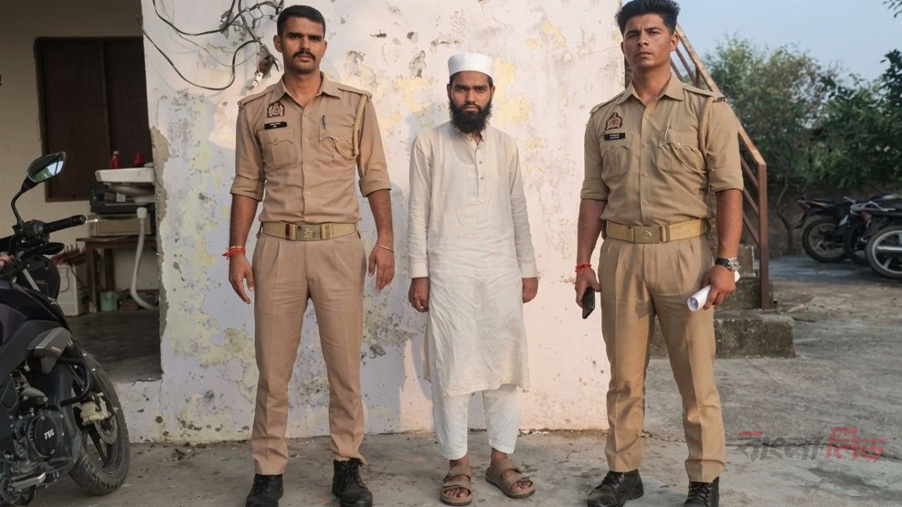 ভারতে মাইকে আজান দেওয়ায় কা'রা'গারে মুয়াজ্জিন