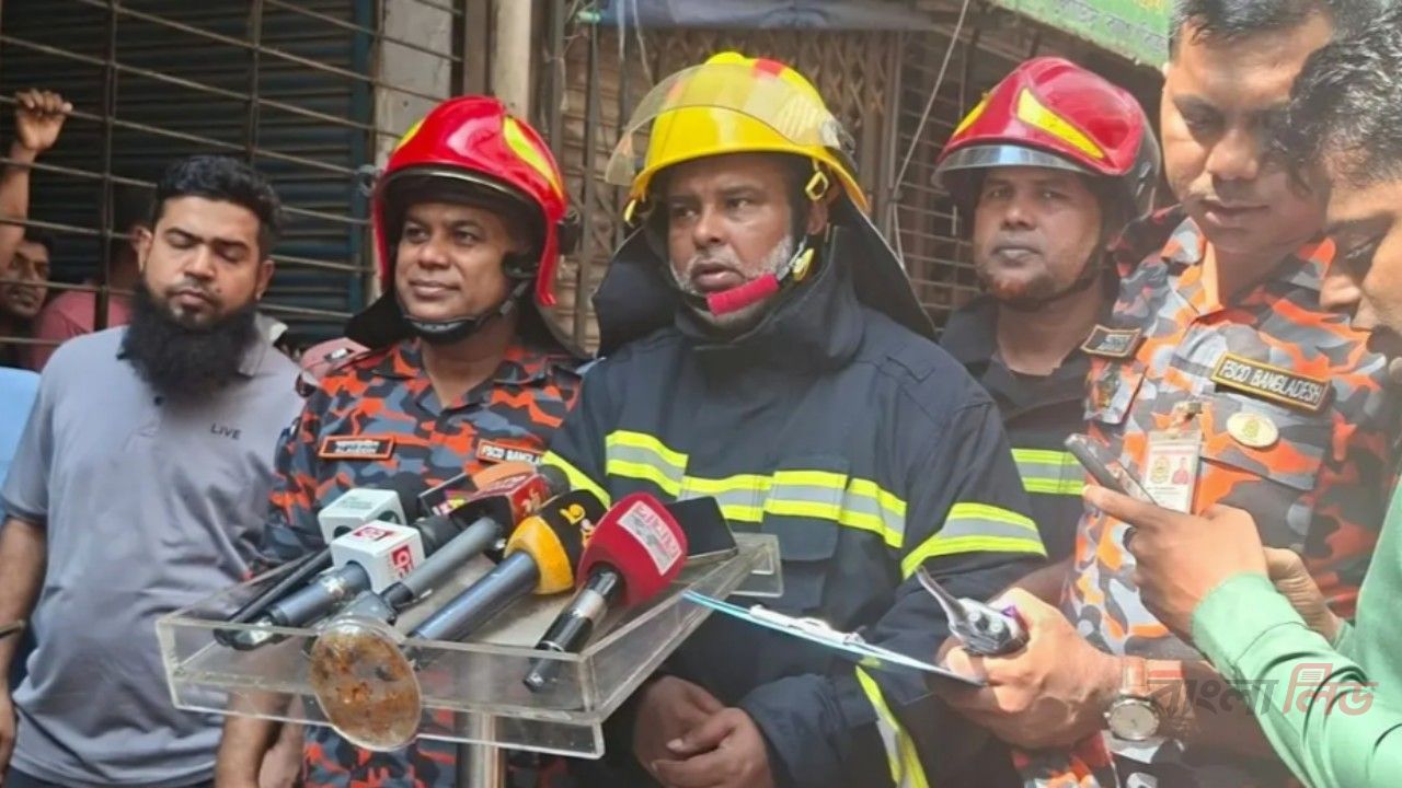 চকবাজার মনসুর খান প্লাজায় আগুনে ছয়তলা বেশি ক্ষতিগ্রস্ত হয়েছে