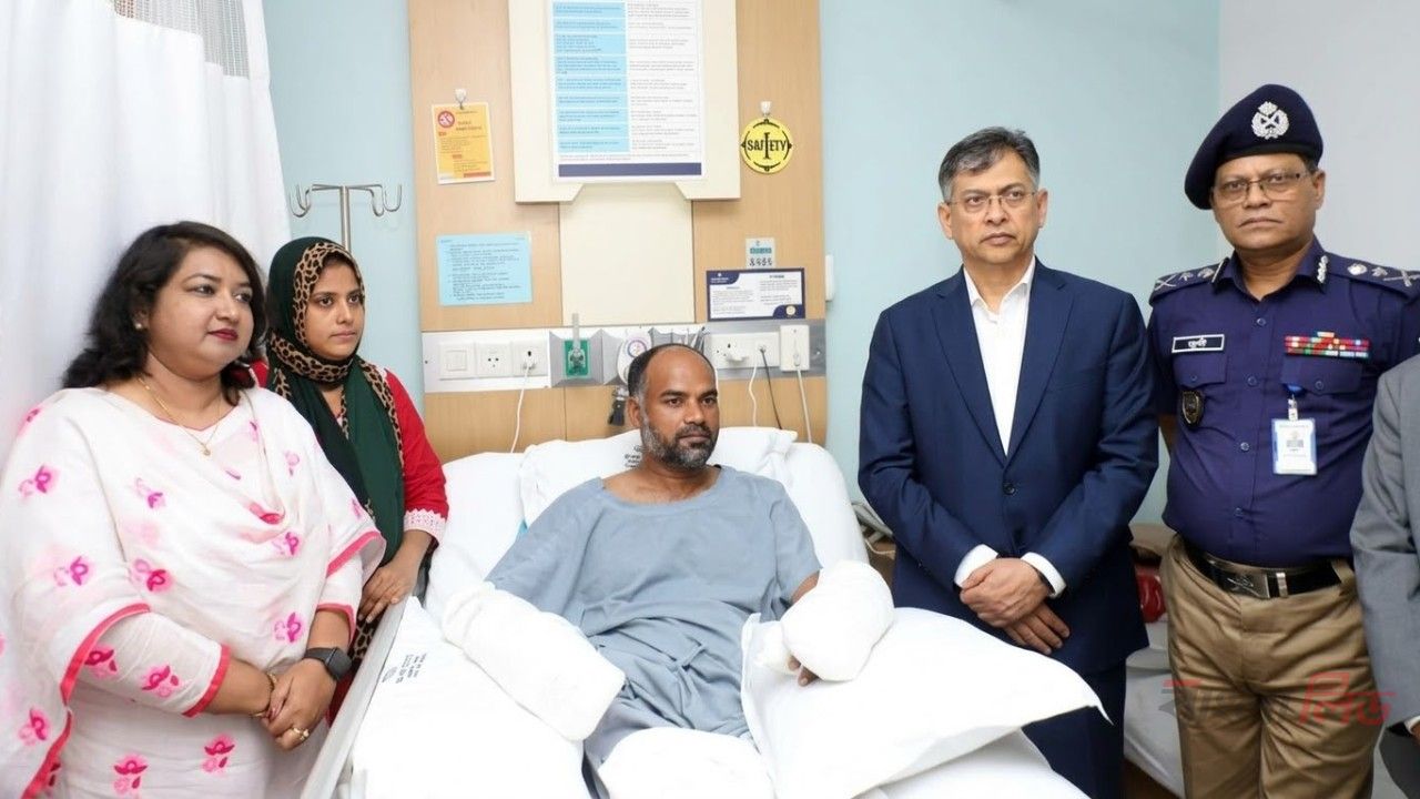 আহত পুলিশ পরিদর্শককে দেখতে এভারকেয়ার হাসপাতালে স্বরাষ্ট্রমন্ত্রী