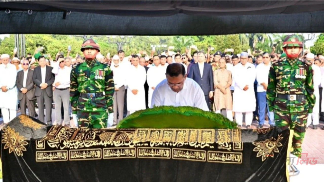 সাবেক এমপি আব্দুল হাইয়ের জানাজায় অংশ নিলেন প্রধানমন্ত্রী