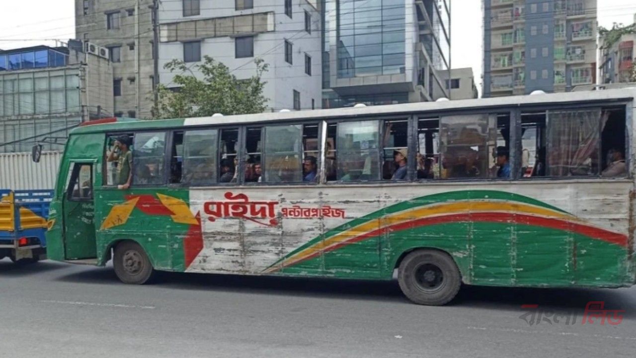 রাজধানীতে দুই বাসের রেষারেষিতে প্রাণ গেল হেলপারের